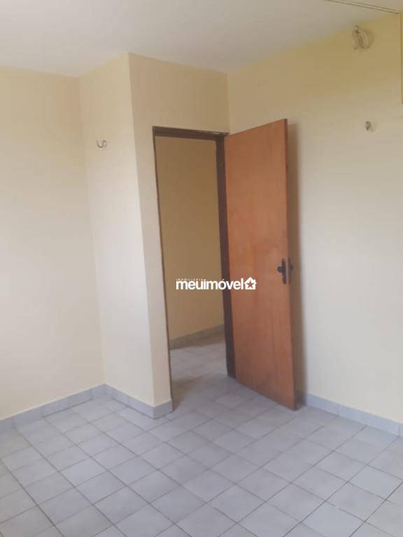 Apartamento à venda com 2 quartos, 64m² - Foto 2