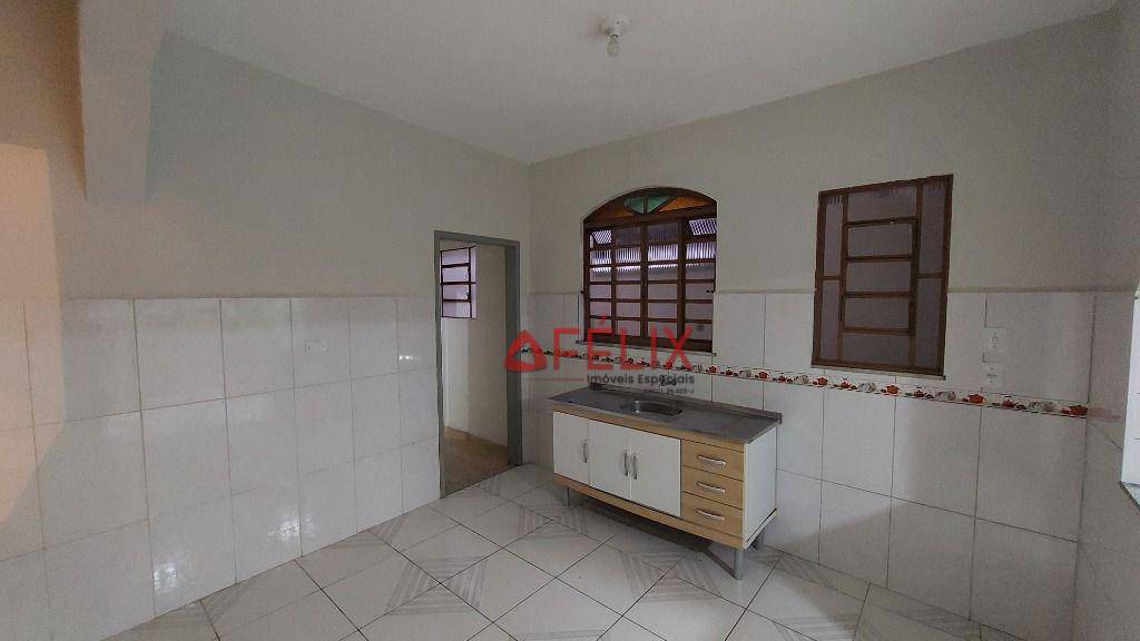 Casa à venda com 4 quartos, 150m² - Foto 14