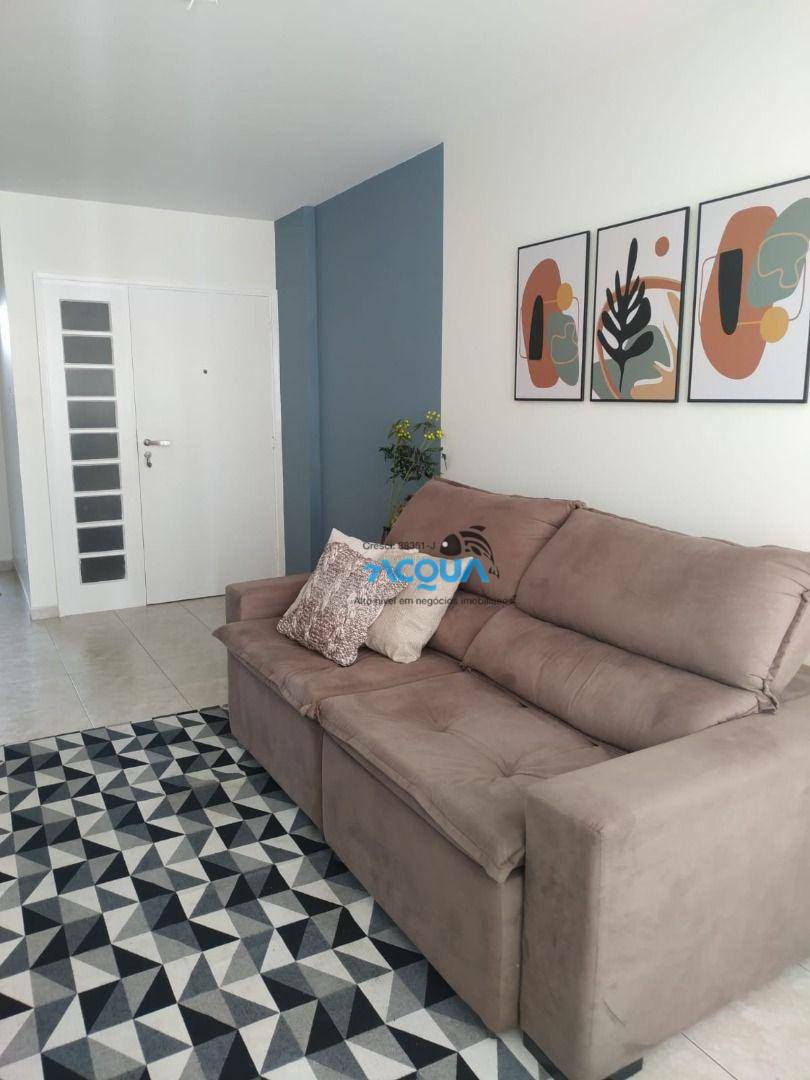 Apartamento à venda com 2 quartos, 70m² - Foto 1