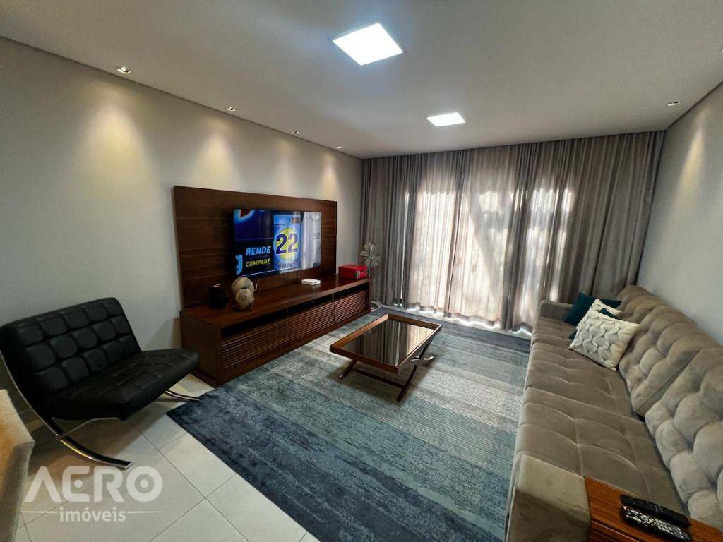 Casa à venda com 3 quartos, 215m² - Foto 3