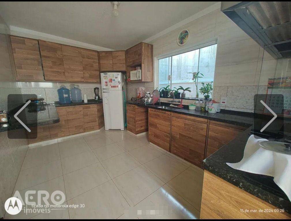 Casa à venda com 3 quartos, 183m² - Foto 1