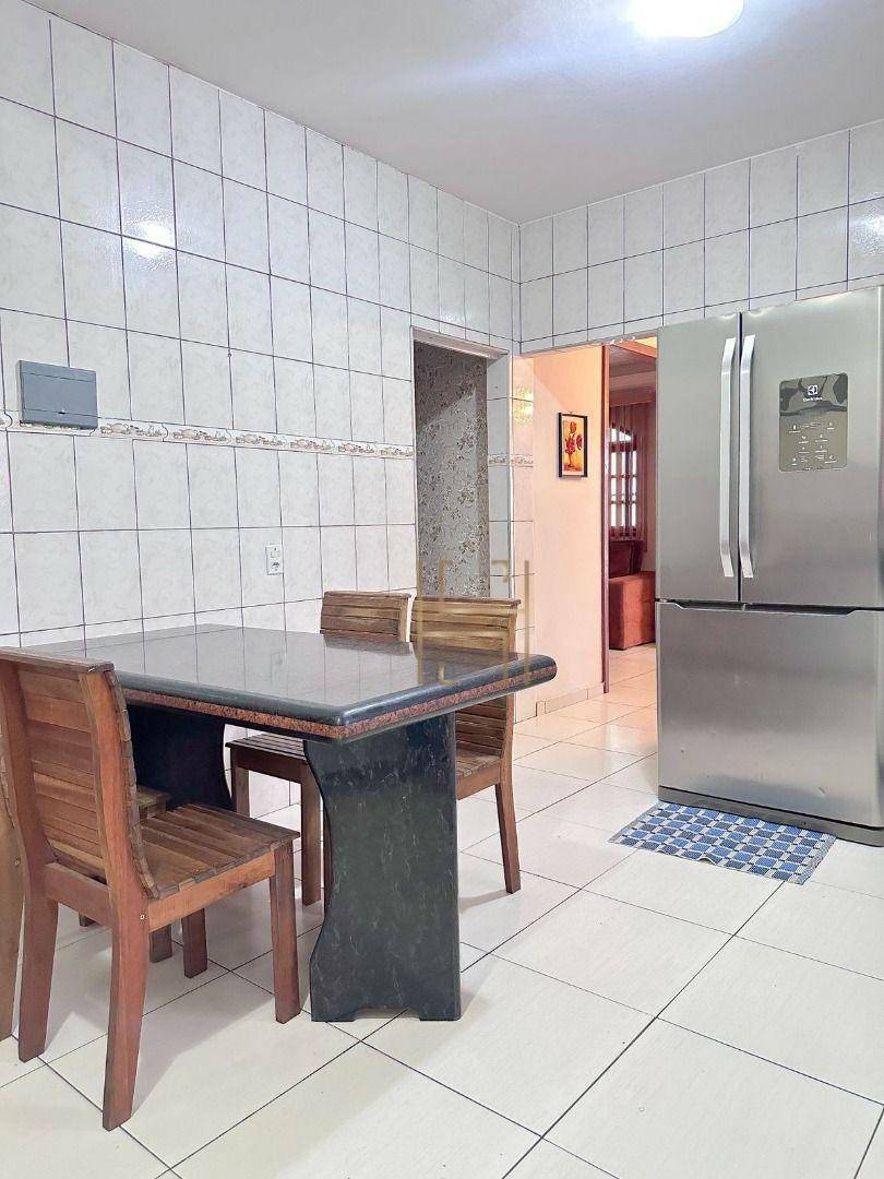 Casa à venda com 4 quartos, 230m² - Foto 15