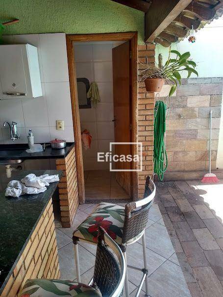 Casa à venda com 3 quartos, 230m² - Foto 10