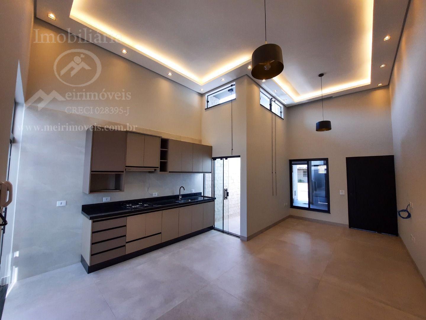 Casa à venda com 3 quartos, 134m² - Foto 1