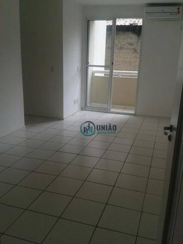 Apartamento à venda com 2 quartos, 65m² - Foto 2