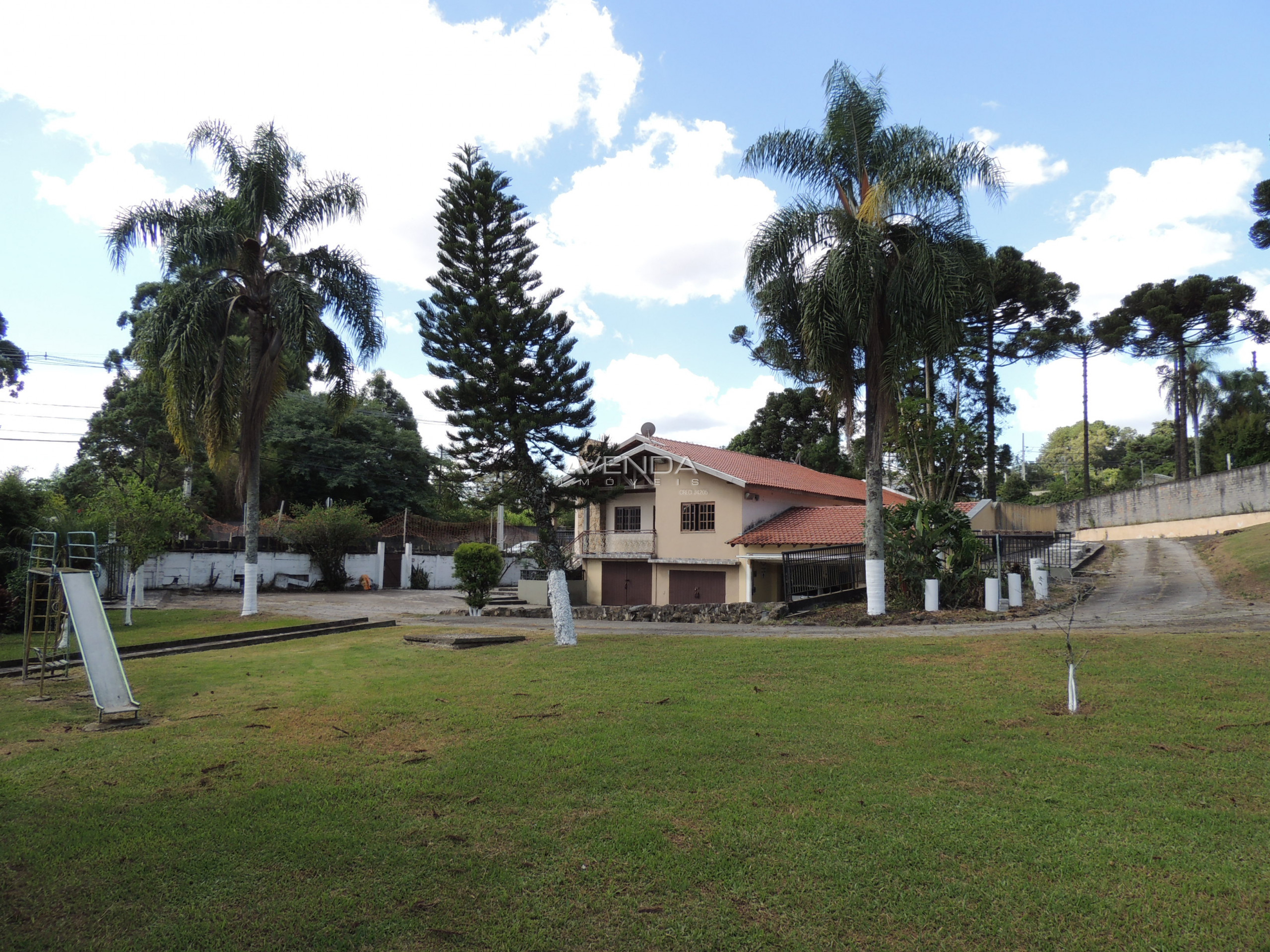 Fazenda à venda com 4 quartos, 1100m² - Foto 1