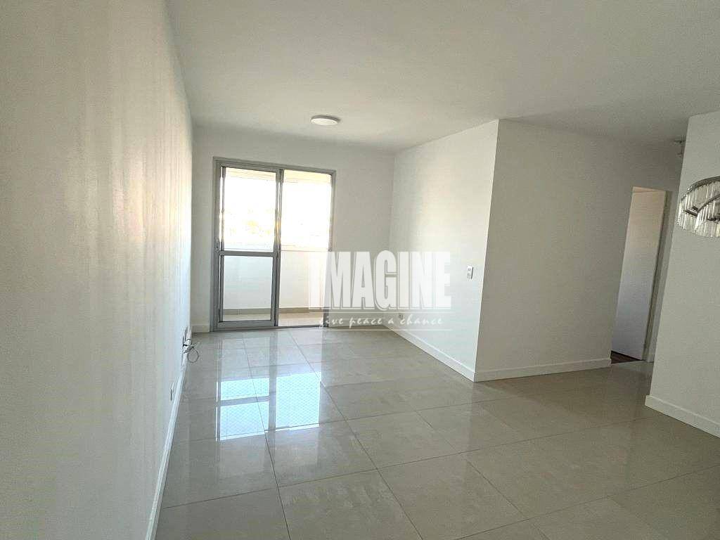 Apartamento à venda com 3 quartos, 65m² - Foto 2