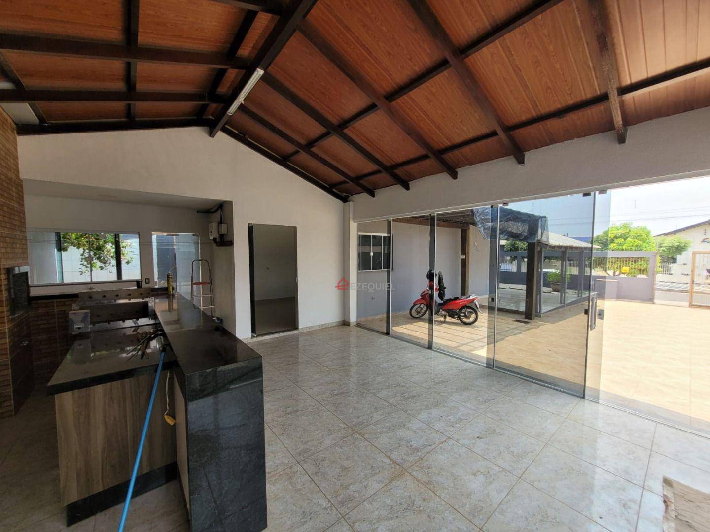 Casa para alugar com 2 quartos, 150m² - Foto 4