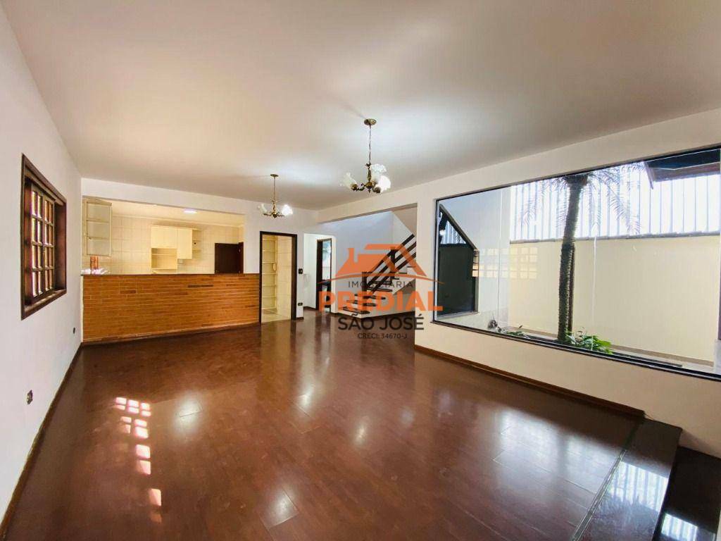 Casa de Condomínio à venda com 3 quartos, 220m² - Foto 1