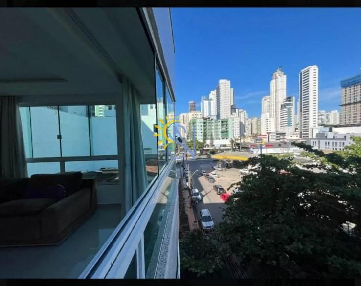 Apartamento para alugar com 3 quartos, 130m² - Foto 2