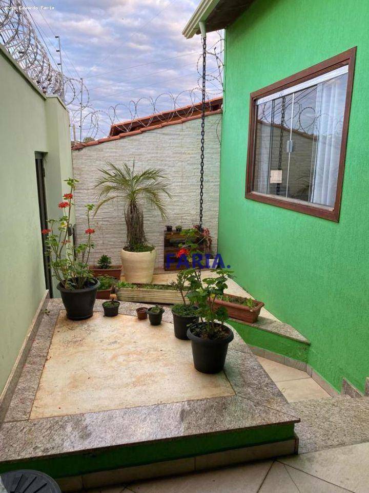 Casa à venda com 3 quartos, 140m² - Foto 2