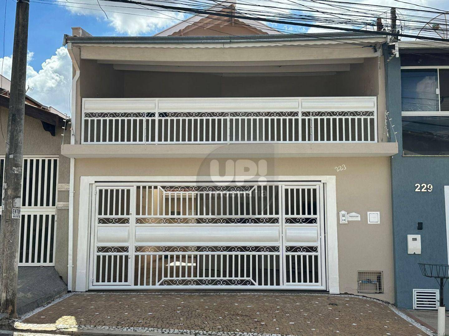 Casa à venda com 3 quartos, 231m² - Foto 2