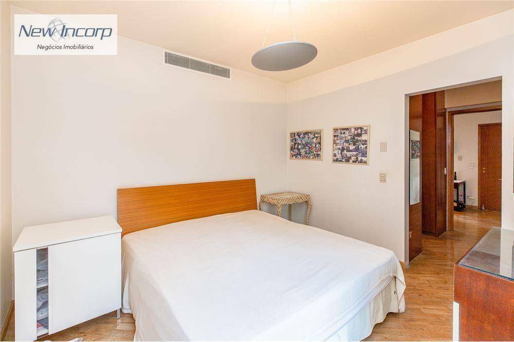 Apartamento à venda com 3 quartos, 222m² - Foto 3