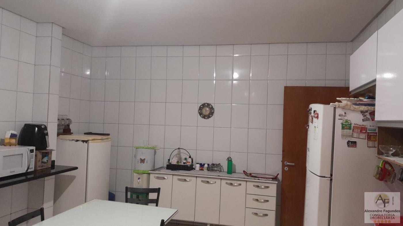 Casa à venda com 3 quartos, 450m² - Foto 10