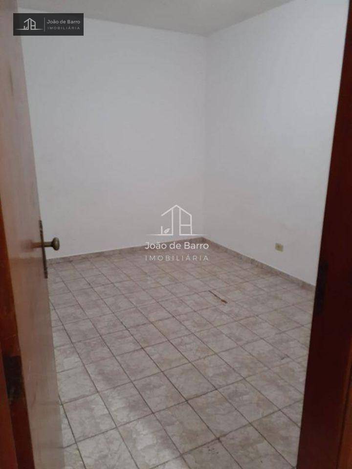 Sobrado à venda com 3 quartos, 200m² - Foto 4