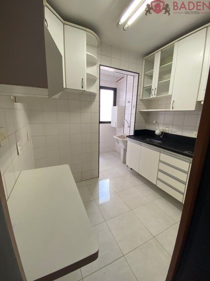 Apartamento à venda com 2 quartos, 65m² - Foto 3