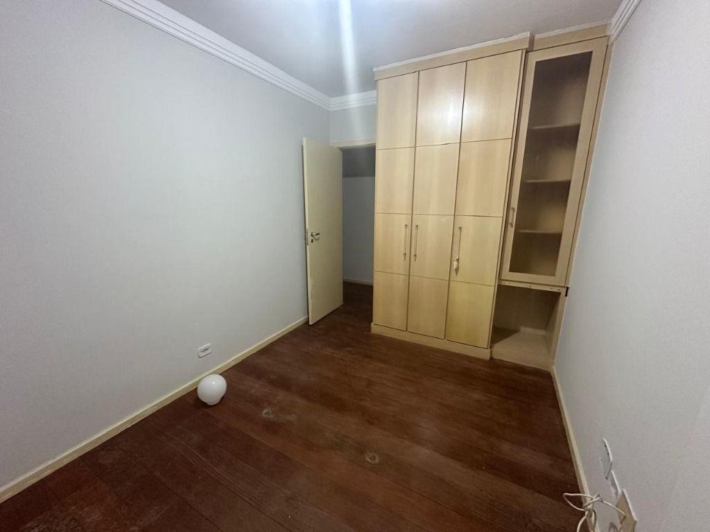 Apartamento para alugar com 4 quartos, 137m² - Foto 17