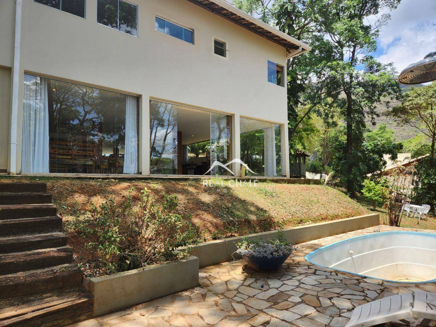 Casa de Condomínio à venda com 4 quartos, 370m² - Foto 2