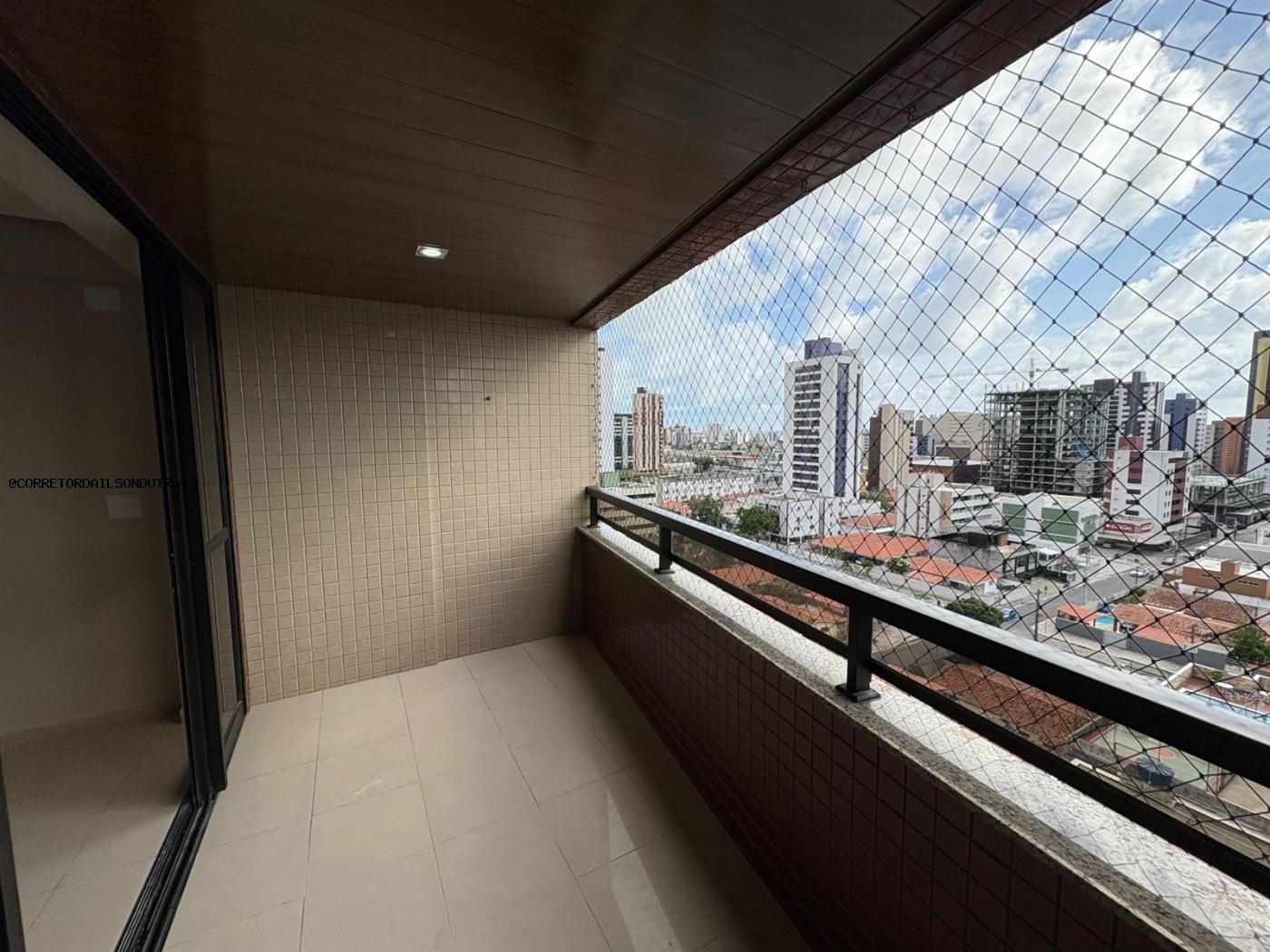 Apartamento à venda com 4 quartos, 156m² - Foto 2