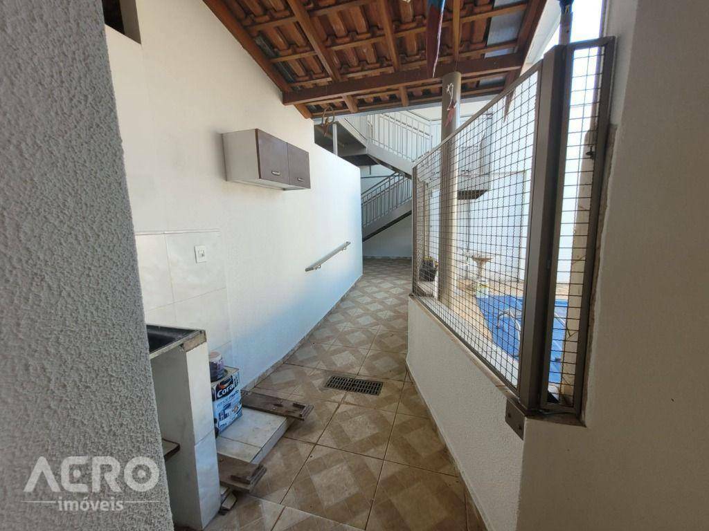 Casa à venda com 4 quartos, 170m² - Foto 25