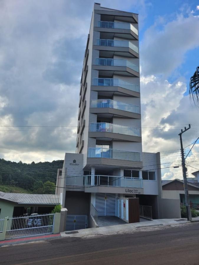 Apartamento à venda com 2 quartos, 64m² - Foto 1