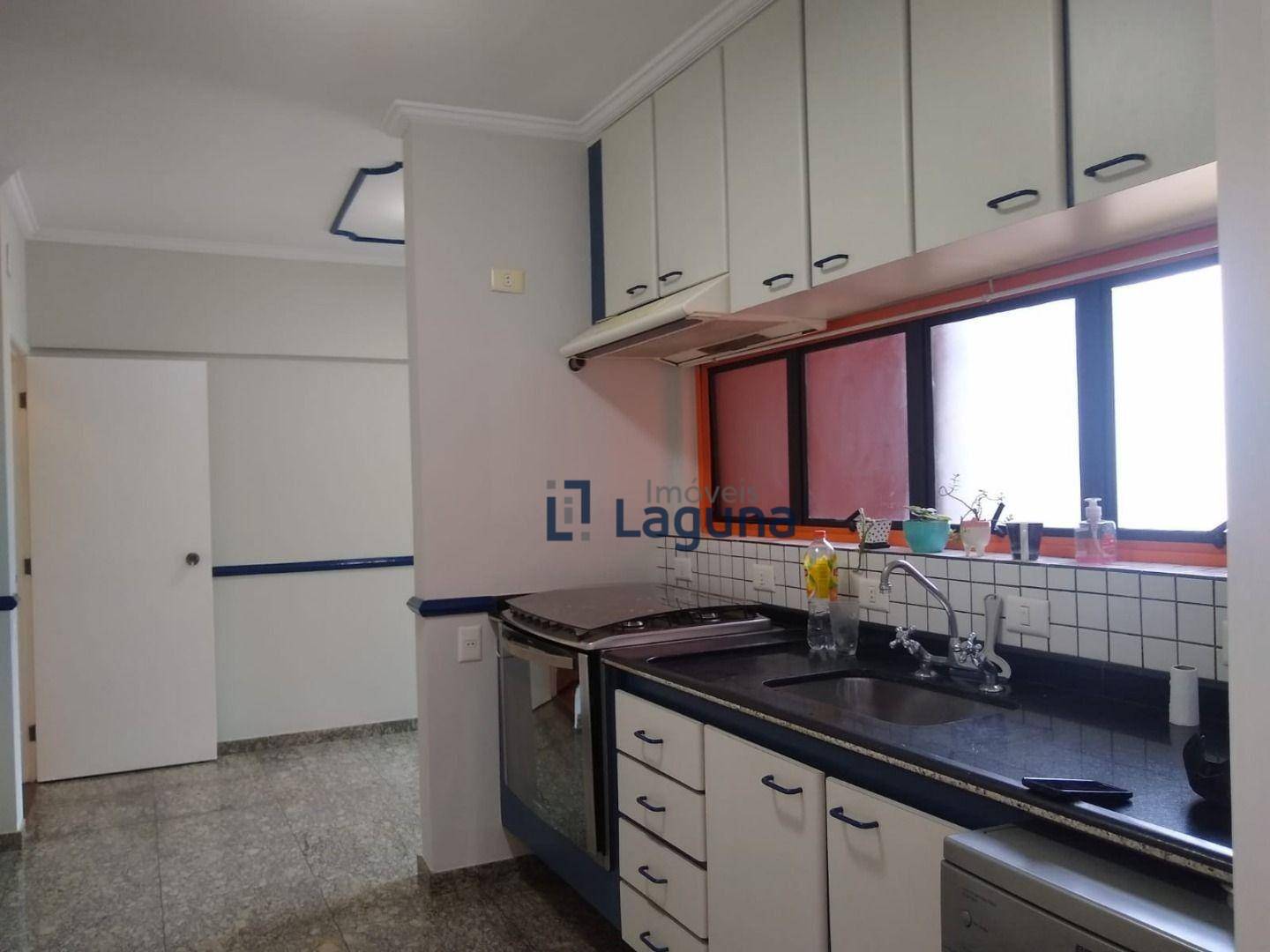 Apartamento à venda com 3 quartos, 180m² - Foto 7