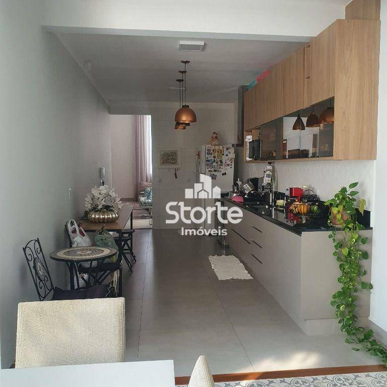 Casa à venda com 3 quartos, 170m² - Foto 4