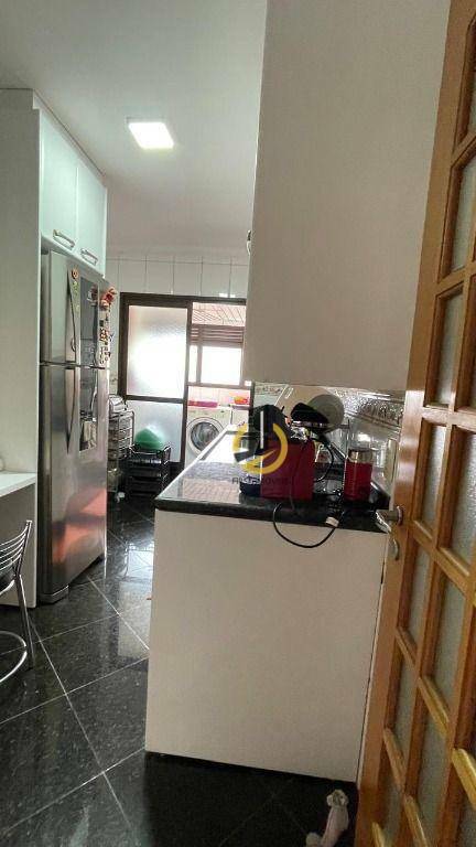 Apartamento à venda com 3 quartos, 108m² - Foto 4