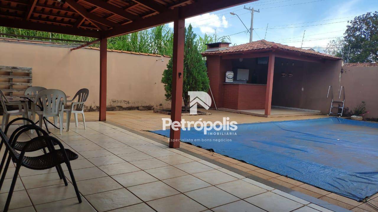 Casa à venda com 3 quartos, 263m² - Foto 2