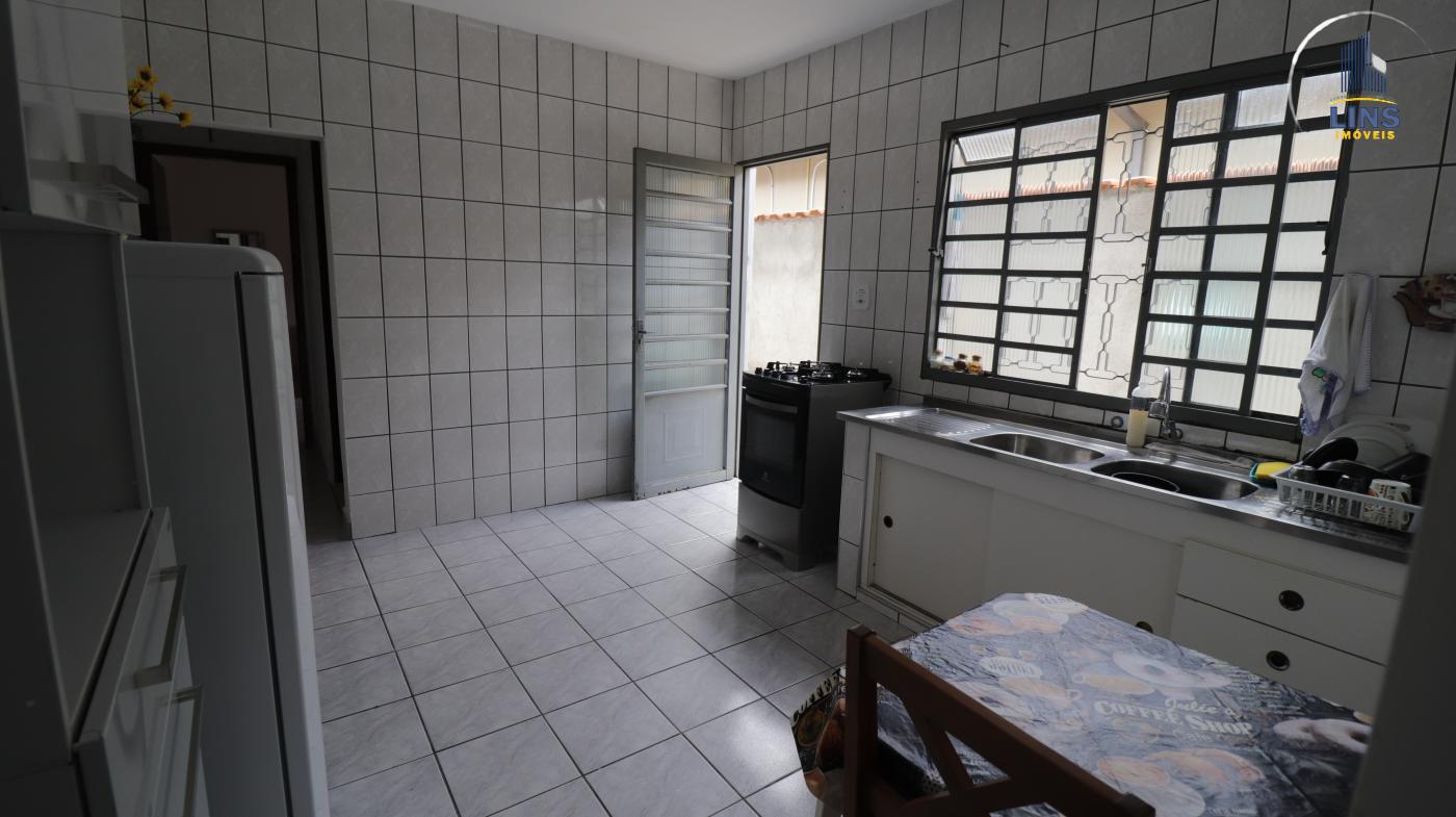 Casa à venda com 2 quartos, 97m² - Foto 1