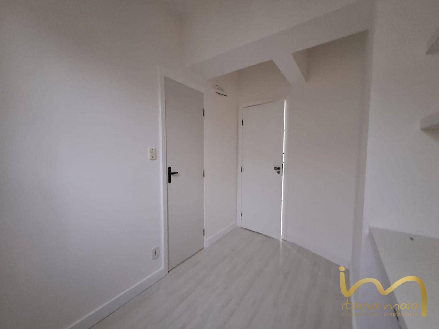 Apartamento à venda com 2 quartos, 70m² - Foto 18