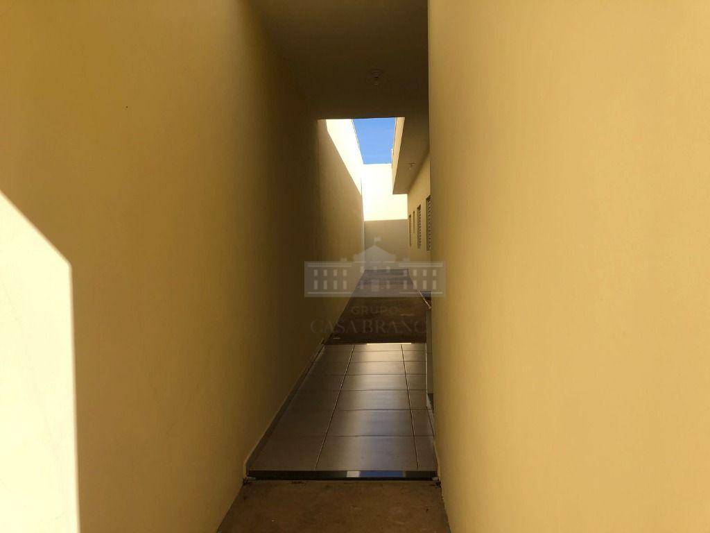 Casa à venda com 3 quartos, 90m² - Foto 1
