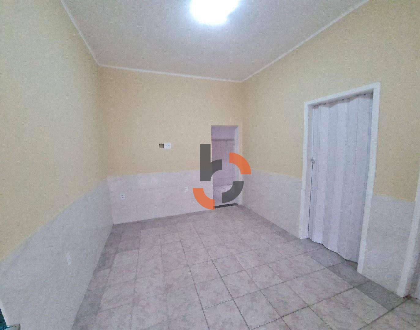 Casa à venda e aluguel com 2 quartos, 57m² - Foto 2