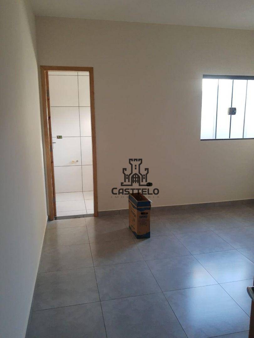 Casa à venda com 3 quartos, 76m² - Foto 2