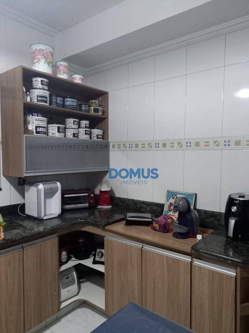 Sobrado à venda com 4 quartos, 187m² - Foto 1