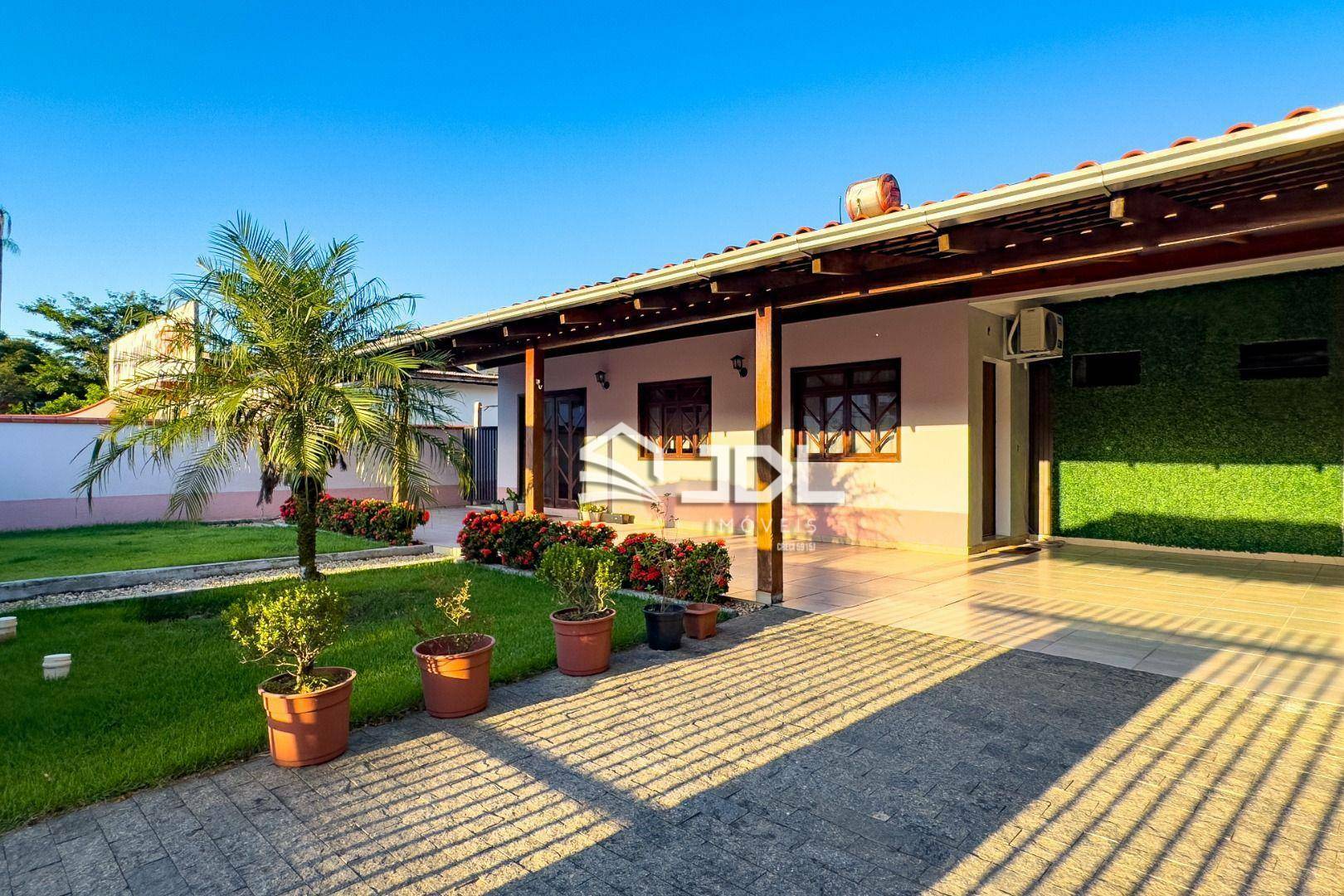 Casa à venda com 4 quartos, 250m² - Foto 1