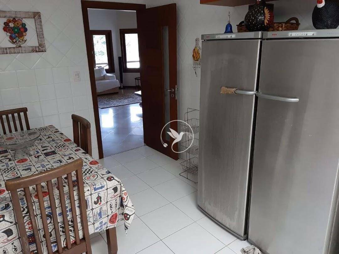 Casa à venda com 3 quartos, 220m² - Foto 12