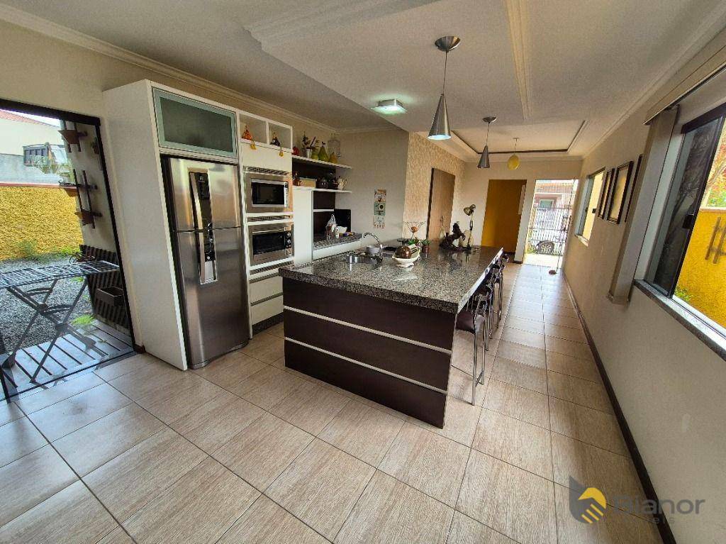 Casa à venda com 3 quartos, 240m² - Foto 6