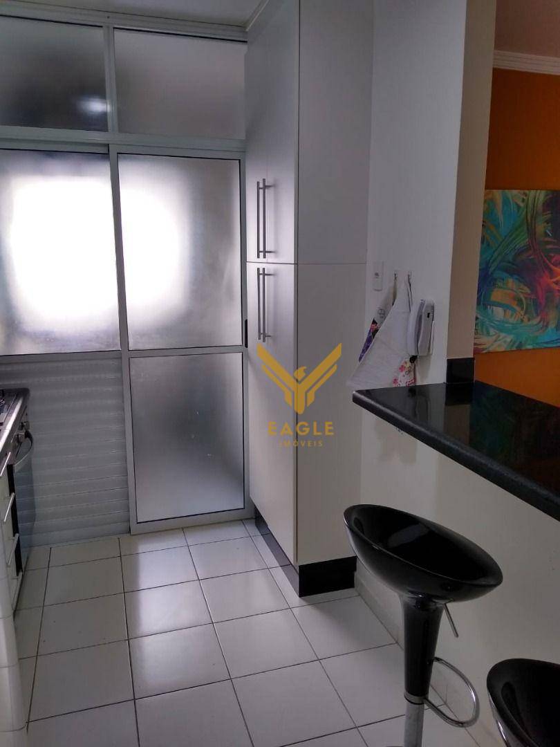 Apartamento à venda com 3 quartos, 80m² - Foto 4