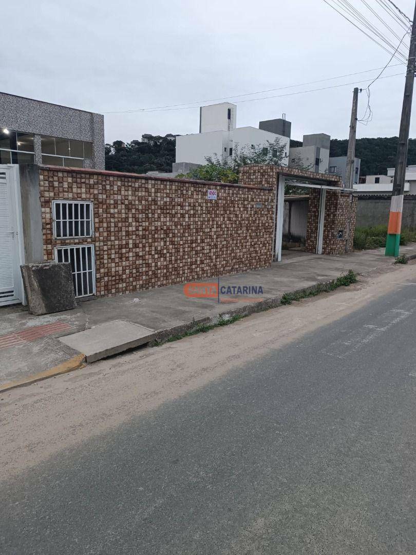 Casa à venda com 2 quartos, 200m² - Foto 1