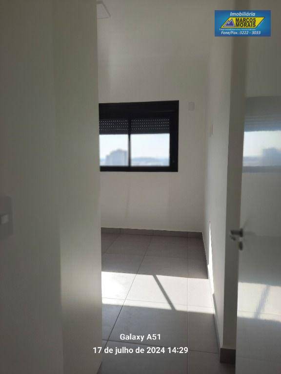 Apartamento para alugar com 3 quartos, 95m² - Foto 11