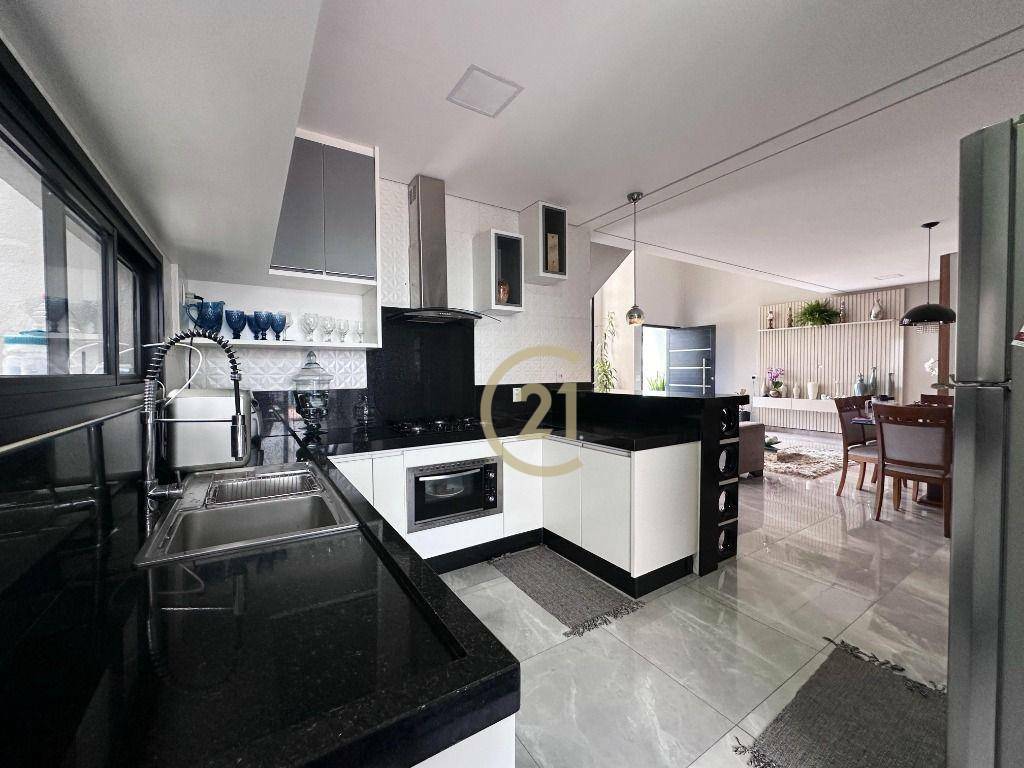 Casa de Condomínio à venda com 3 quartos, 210m² - Foto 5