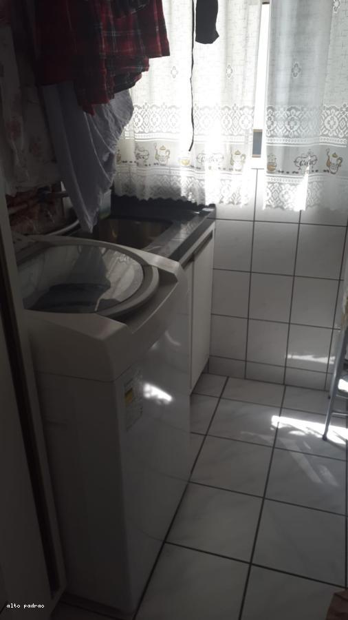 Apartamento à venda com 3 quartos, 90m² - Foto 2