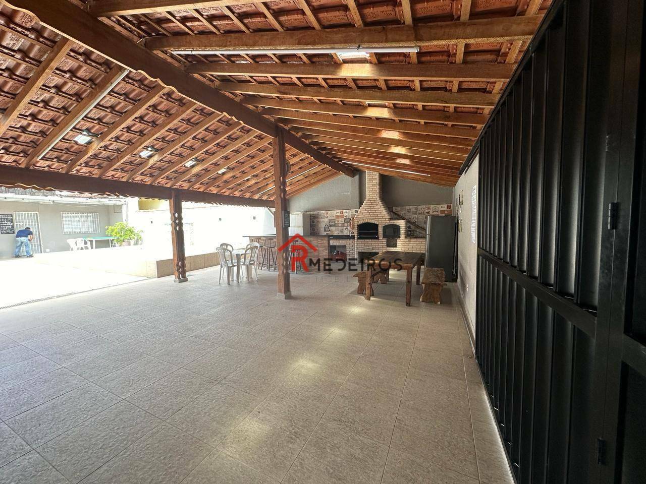 Casa para alugar com 2 quartos, 100m² - Foto 2