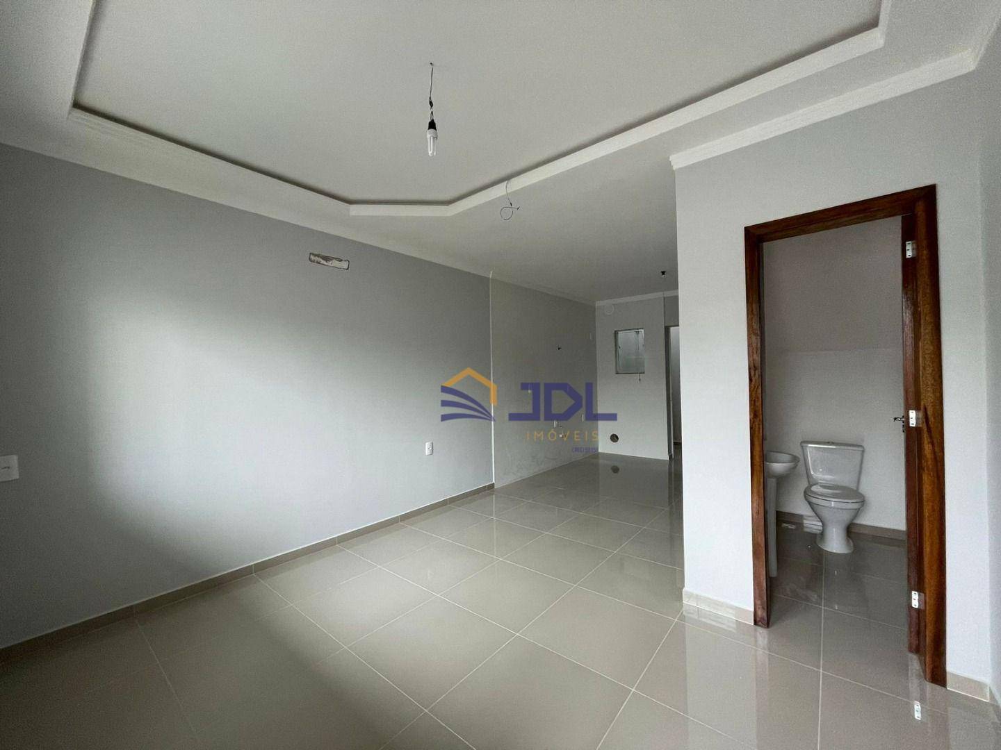 Casa à venda com 2 quartos, 70m² - Foto 2