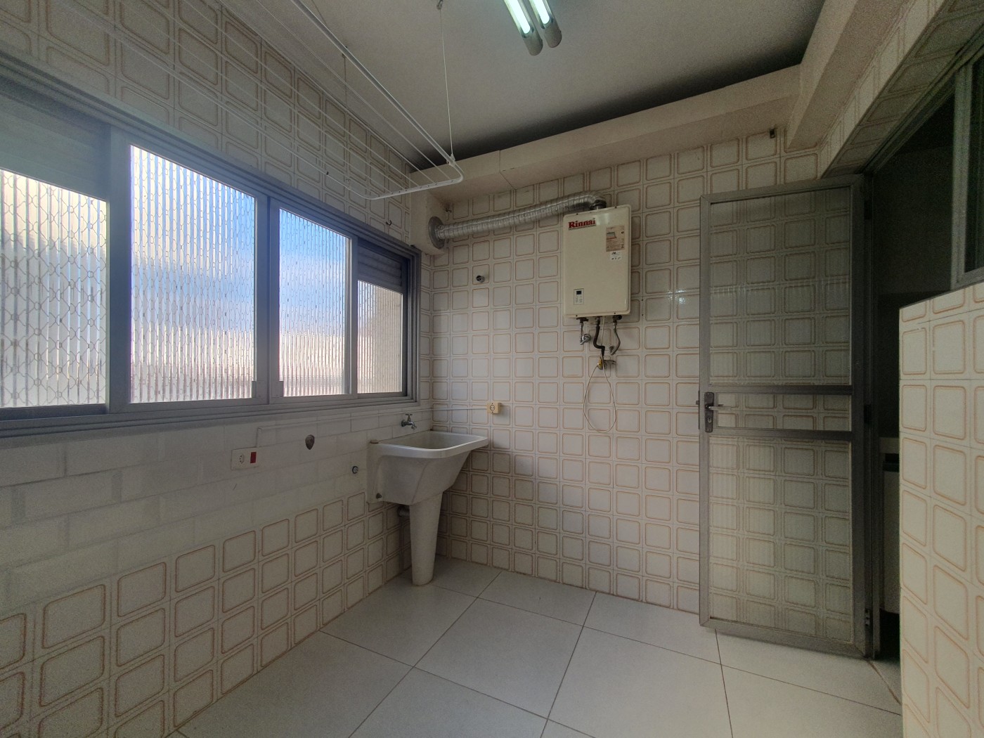 Apartamento para alugar com 3 quartos, 110m² - Foto 11