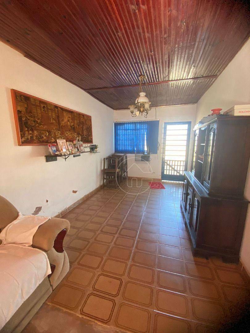 Casa à venda com 4 quartos, 162m² - Foto 1