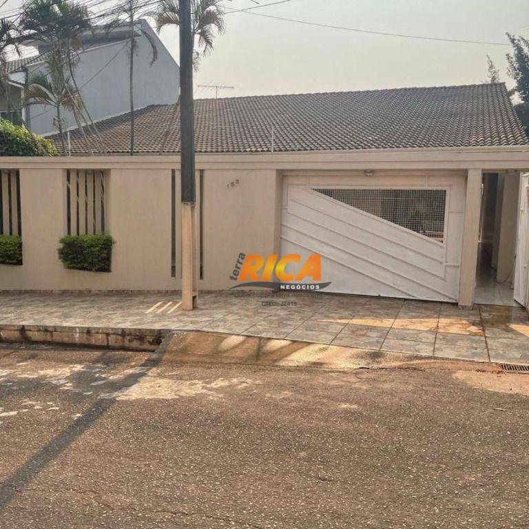 Casa de Condomínio à venda com 3 quartos, 400m² - Foto 1