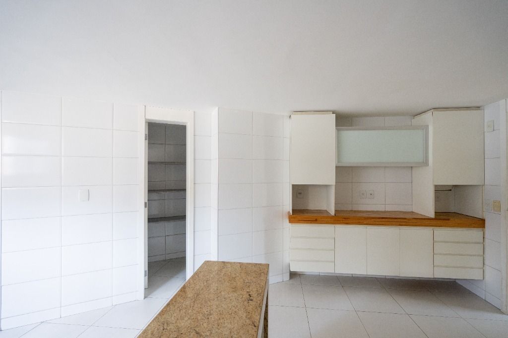 Apartamento à venda com 3 quartos, 210m² - Foto 37