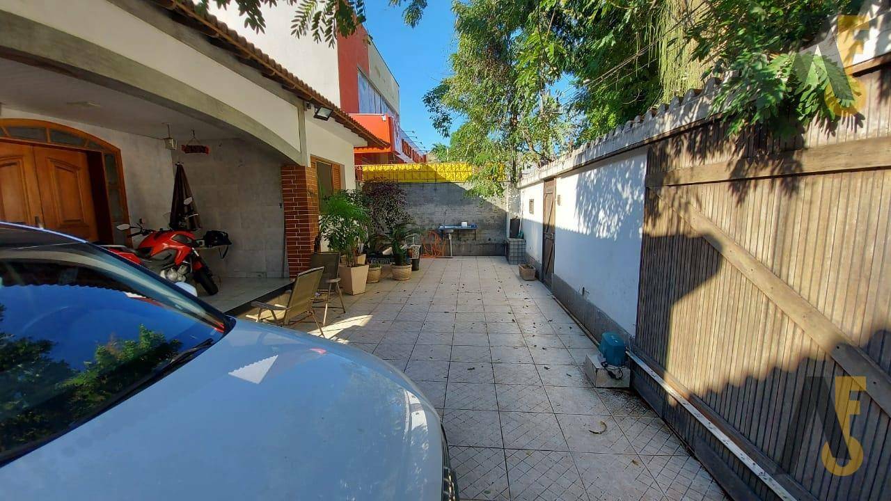 Casa à venda com 3 quartos, 360m² - Foto 20